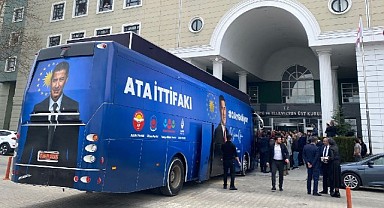 Cumhurbaşkanı adayı, TRT’nin kapısına otobüsle dayandı