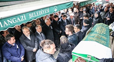 DSP Genel Başkanı Önder Aksakal’a cenazede soğuk duş