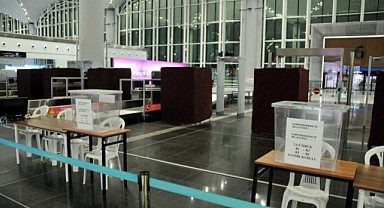 Yurt dışına kayıtlı Türk vatandaşlarının oy verme işlemleri başladı