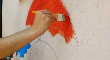 Duvarlar, ‘bağımlılıkla mücadele’ için boyandı