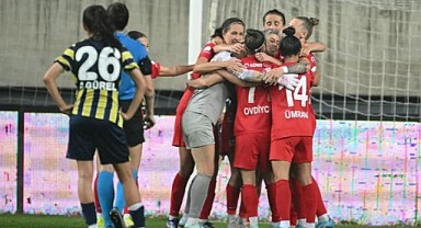 Kadın Futbol Süper Ligi’nde Fenerbahçe şampiyonluğu FOMGET’e kaptırdı